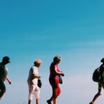10 Tips Berjalan Aman untuk Lansia Agar Tetap Sehat dan Aktif