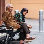 5 Tips Duduk Aman untuk Lansia yang Perlu Diketahui