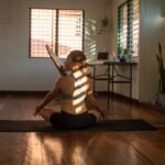 Kelas Yoga Online untuk Lansia: Manfaat dan Tips Memilih yang Tepat