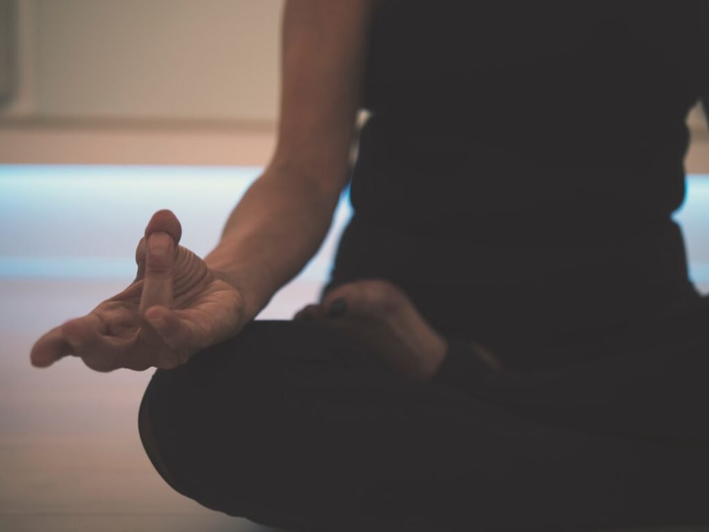 yoga pernapasan untuk stres lansia